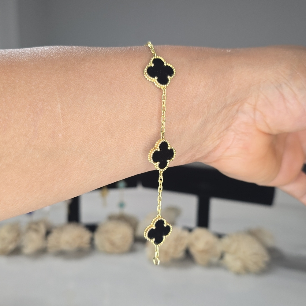 Elegant Gold and Black Clover Bracelet
